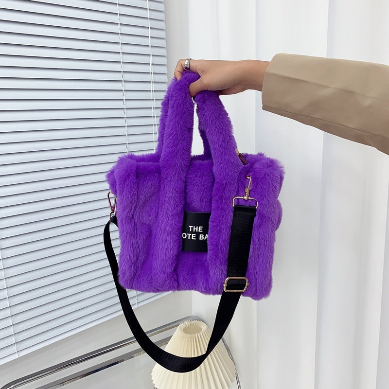 sac en fausse fourrure violet