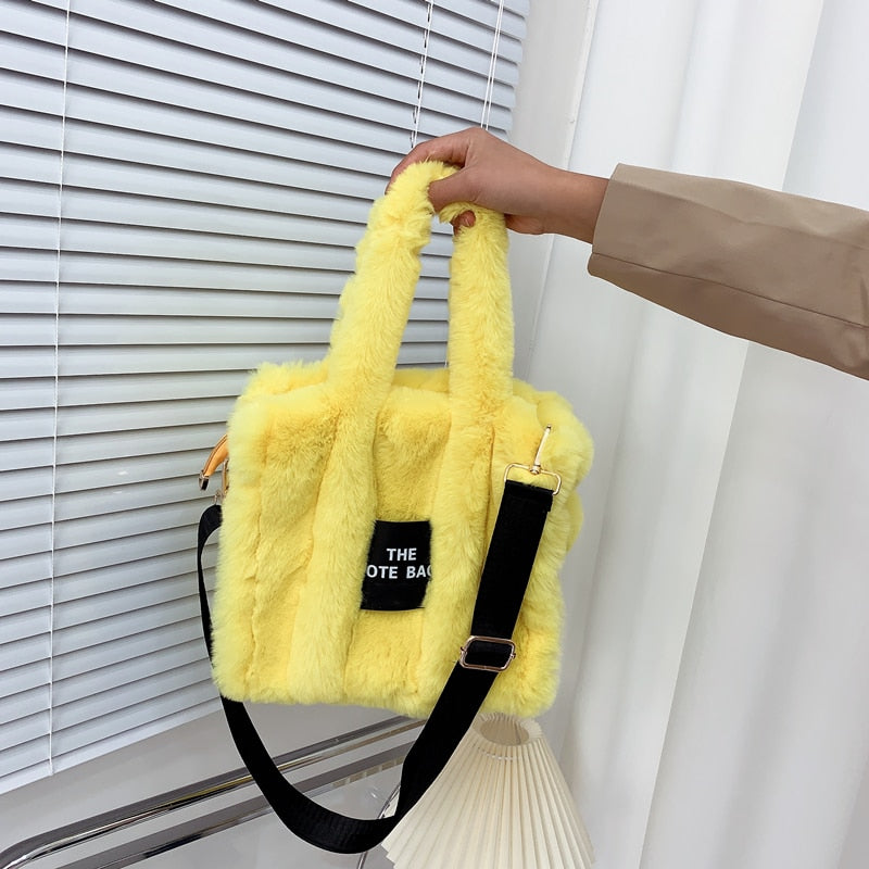 sac bandoulière fausse fourrure jaune