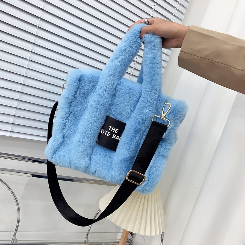 sac bandoulière fausse fourrure bleu