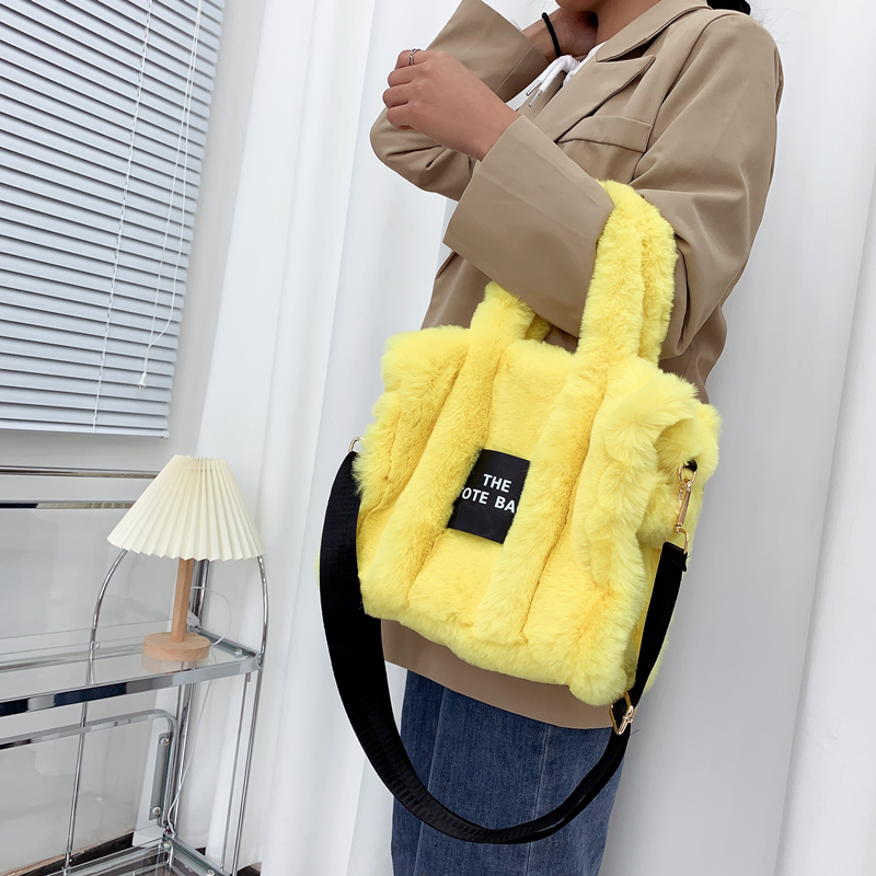 sac jaune bandoulière fausse fourrure