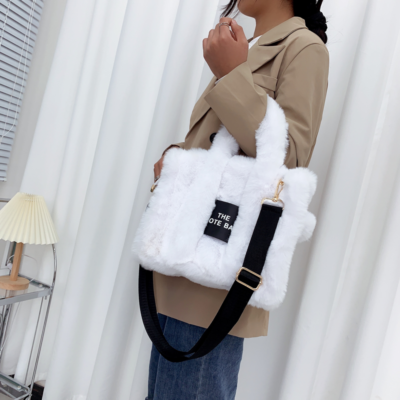 sac bandoulière fausse fourrure tout doux blanc