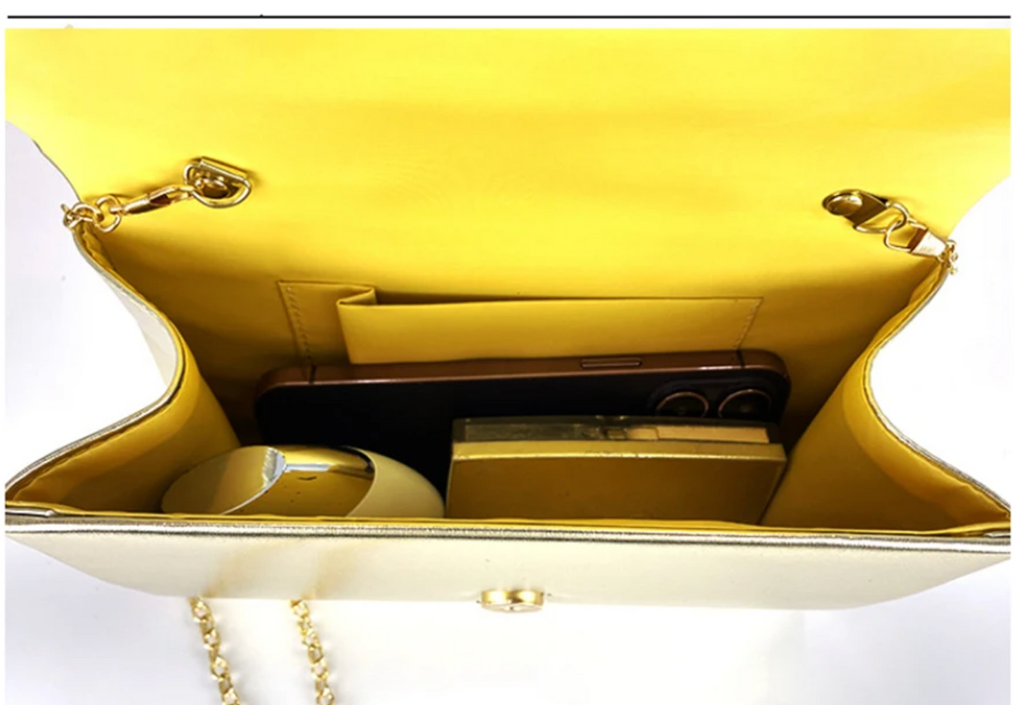intétieur pochette femme doree mariage
