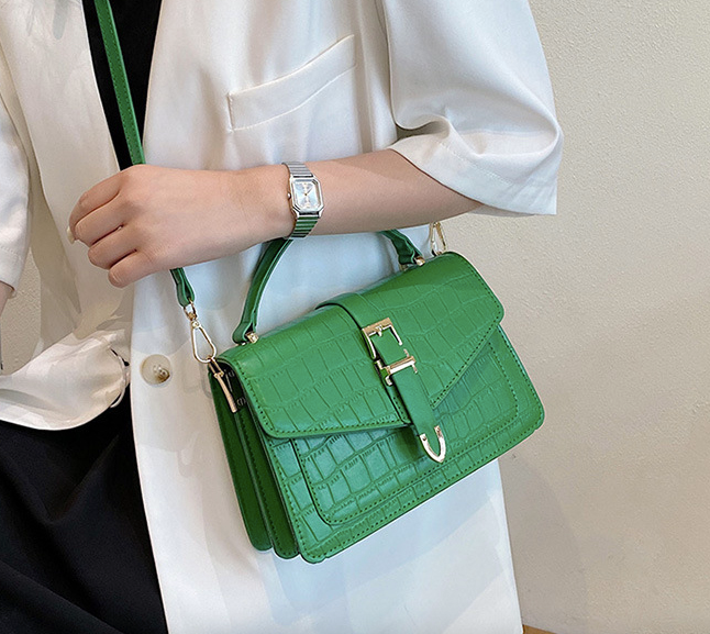 sac a main simili cuir facon croco vert