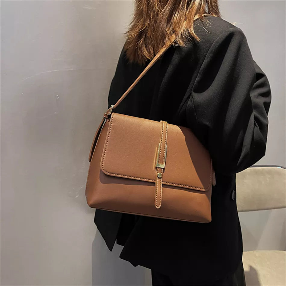 sac a main en bandouliere porte a l'épaule