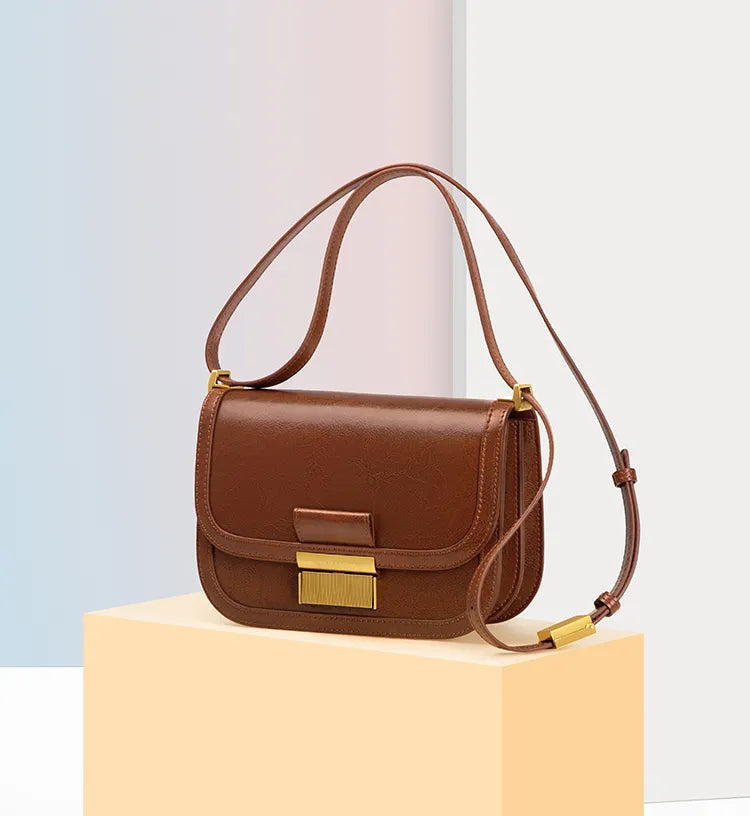 sac bandouliere cuir marron avec details dore