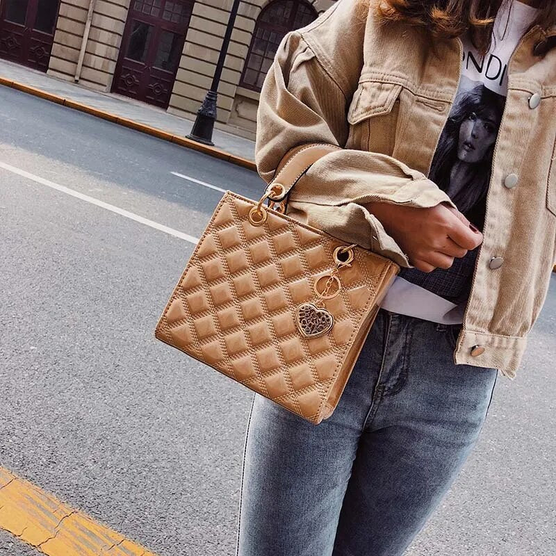 sac a main bandouliere matelasse porte sur le bras