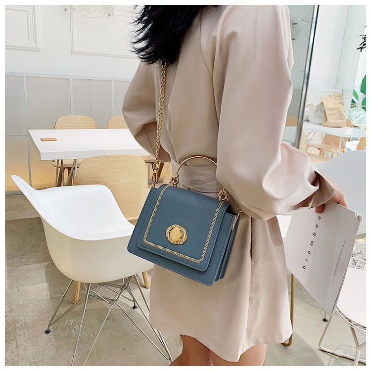 sac a bandouliere chaine bleu et dore
