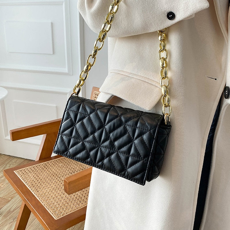 sac a main noir et doré chaine a maillons
