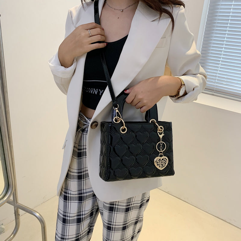 sac bandouliere noir brillant porte croise
