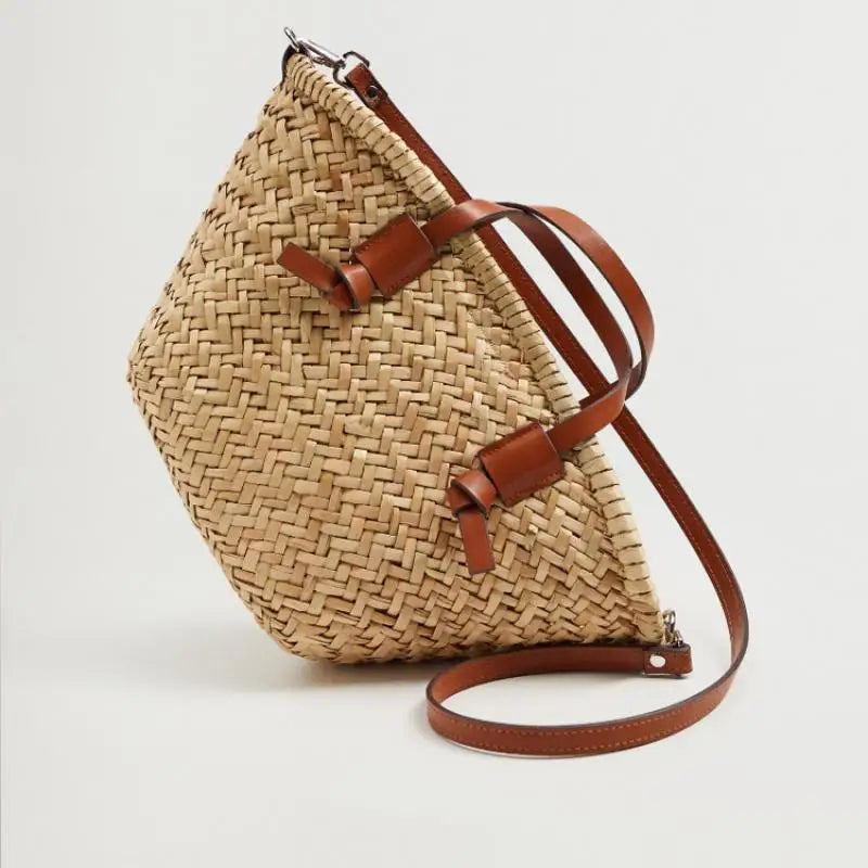 petit panier en paille pour l'été