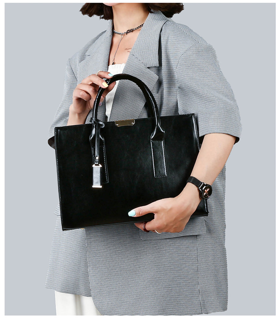 sac a main rigide noir carré