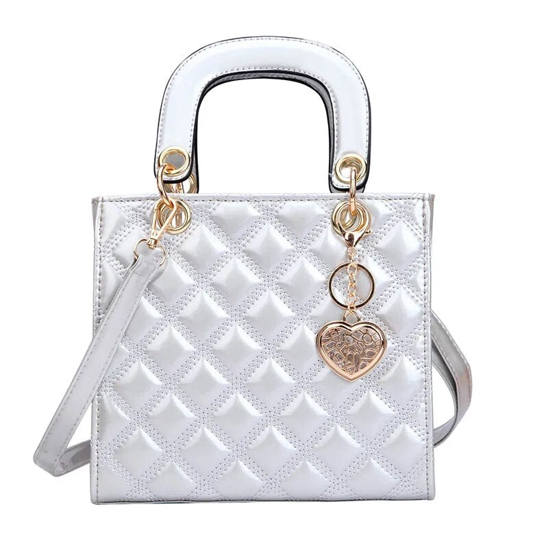 sac a main bandouliere matelasse argente grand format