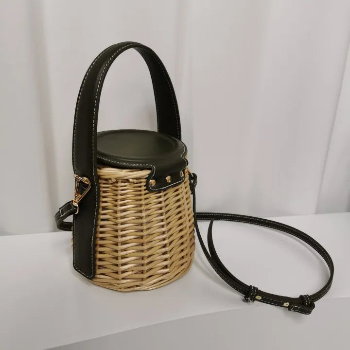 sac seau en paille et cuir avec bandouliere