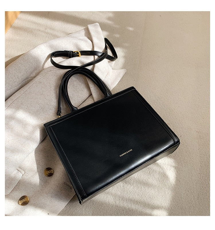 sac a main carre noir matte