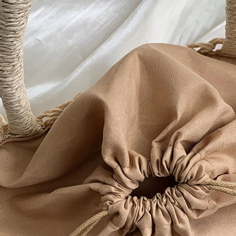 cordon de serrage du sac en paille chic