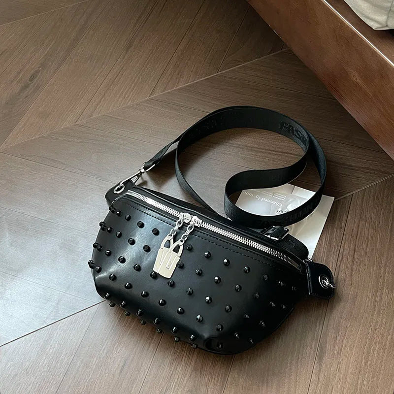 sac banane femme noir clouté