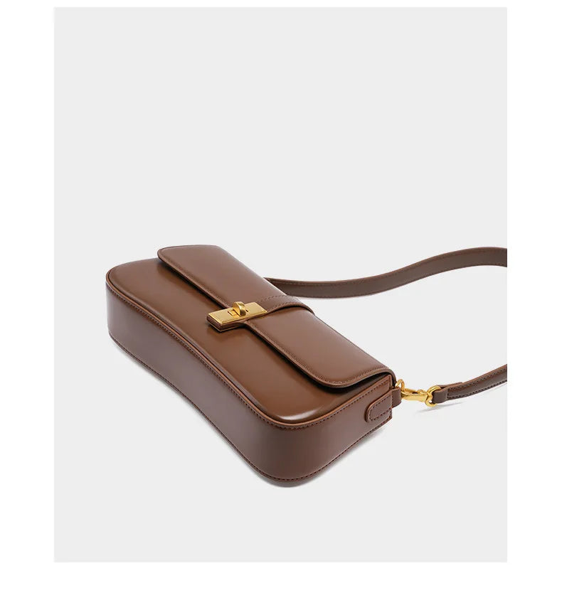 sac cuir bandouliere marron avec details en metal doré