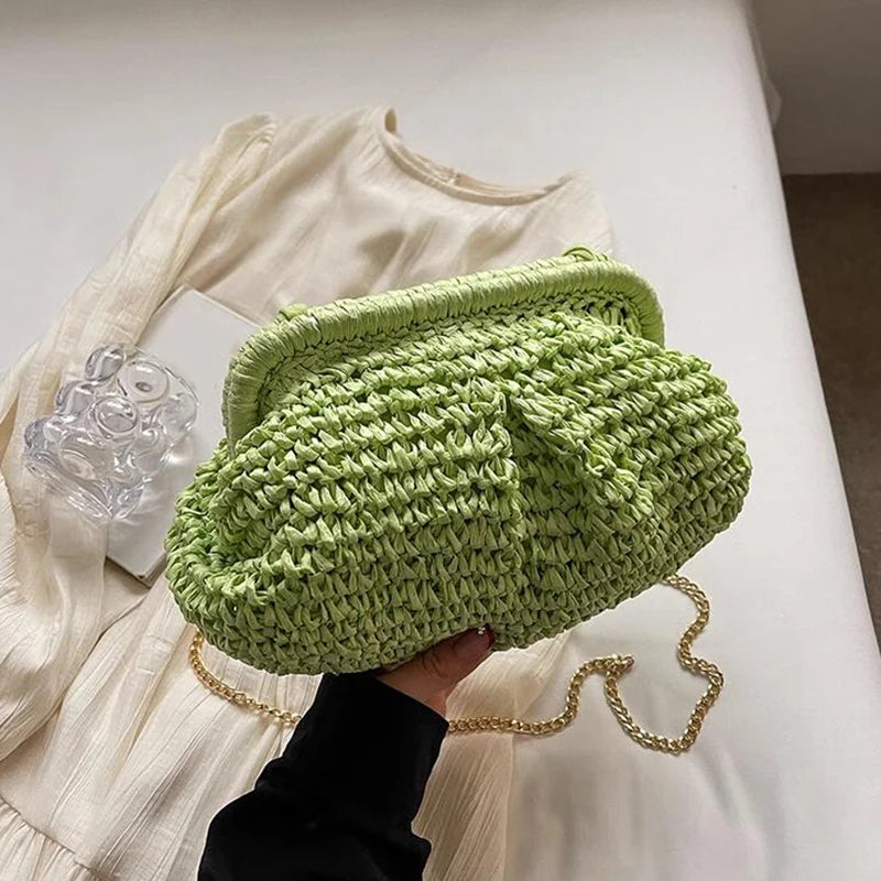 pochette verte en paille tresse