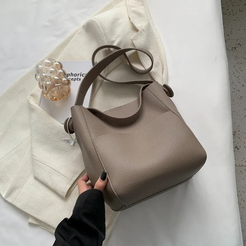grand sac a main bandouliere couleur taupe