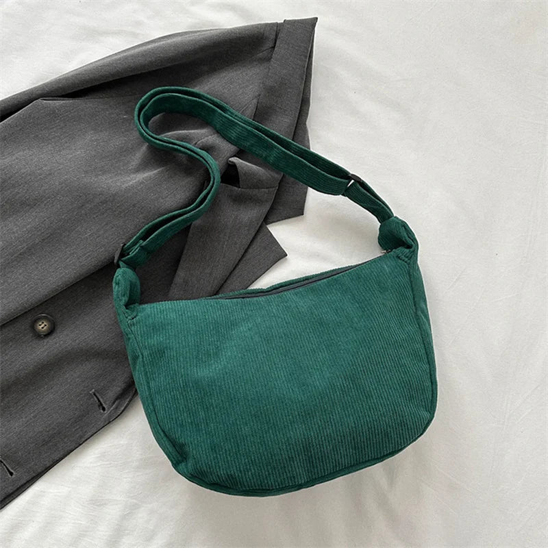 sac banane en velours vert foret
