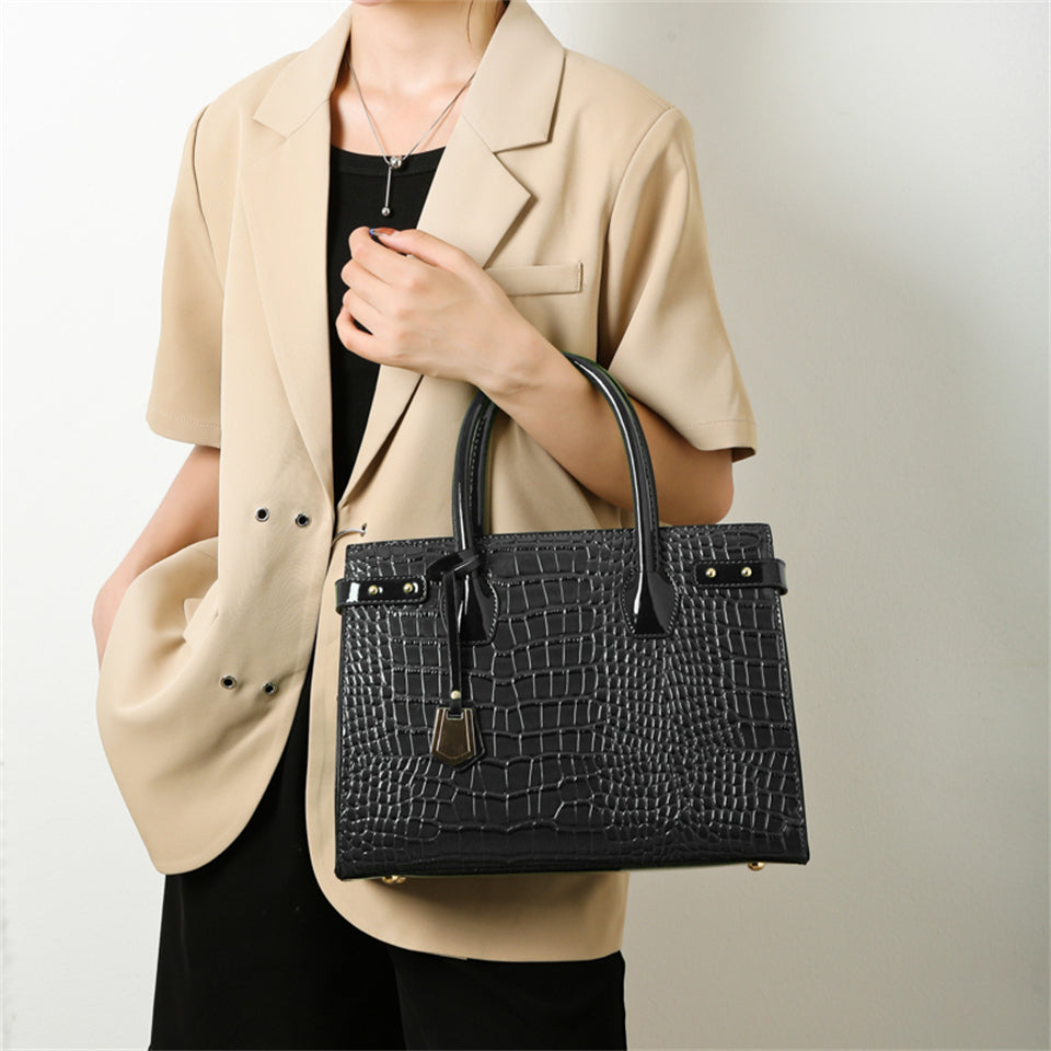 sac a main noir vernis luxe