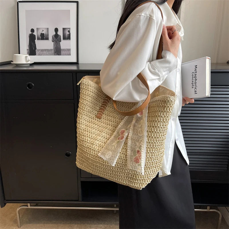 sac cabas en paille porté epaule