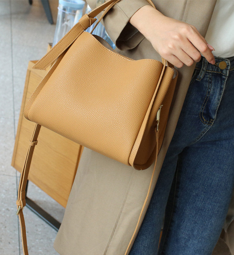 sac a main chic en cuir couleur camel porte au bras