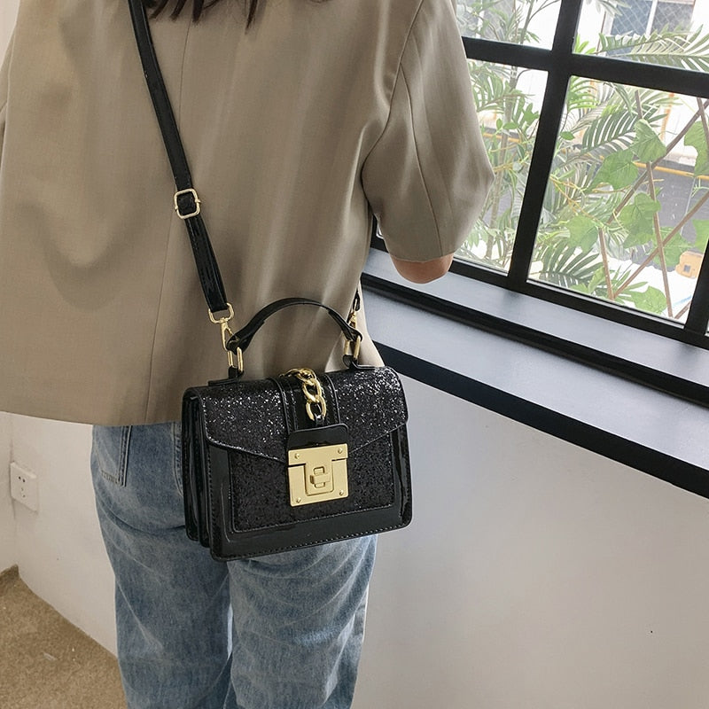 sac a main a paillettes noir et or