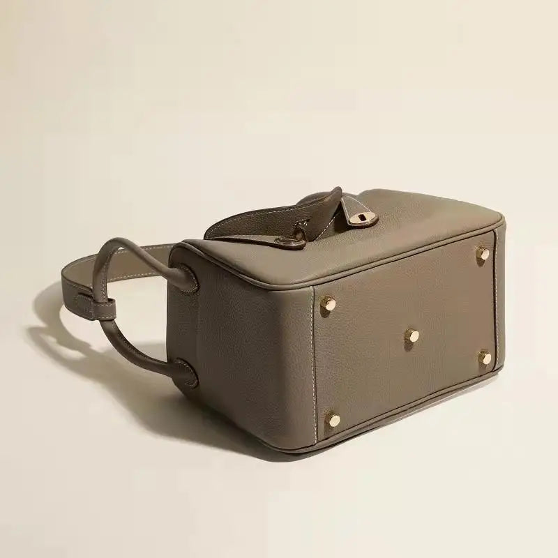 dessous du sac a main femme luxe