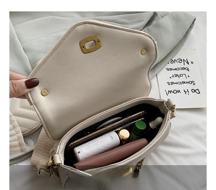 intérieur du petit sac a main avec chaine