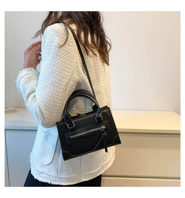 sac a bandouliere noir femme glamour