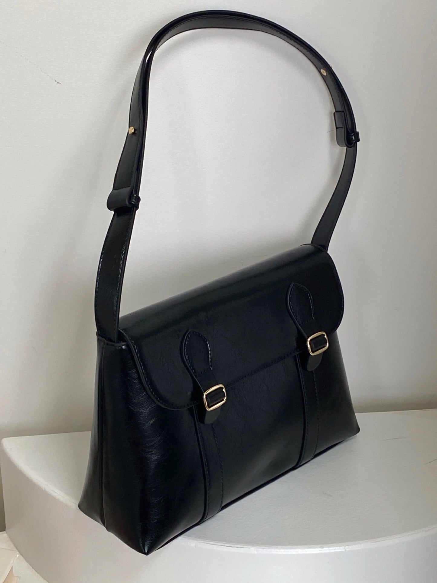 sac a main besace noir élégant