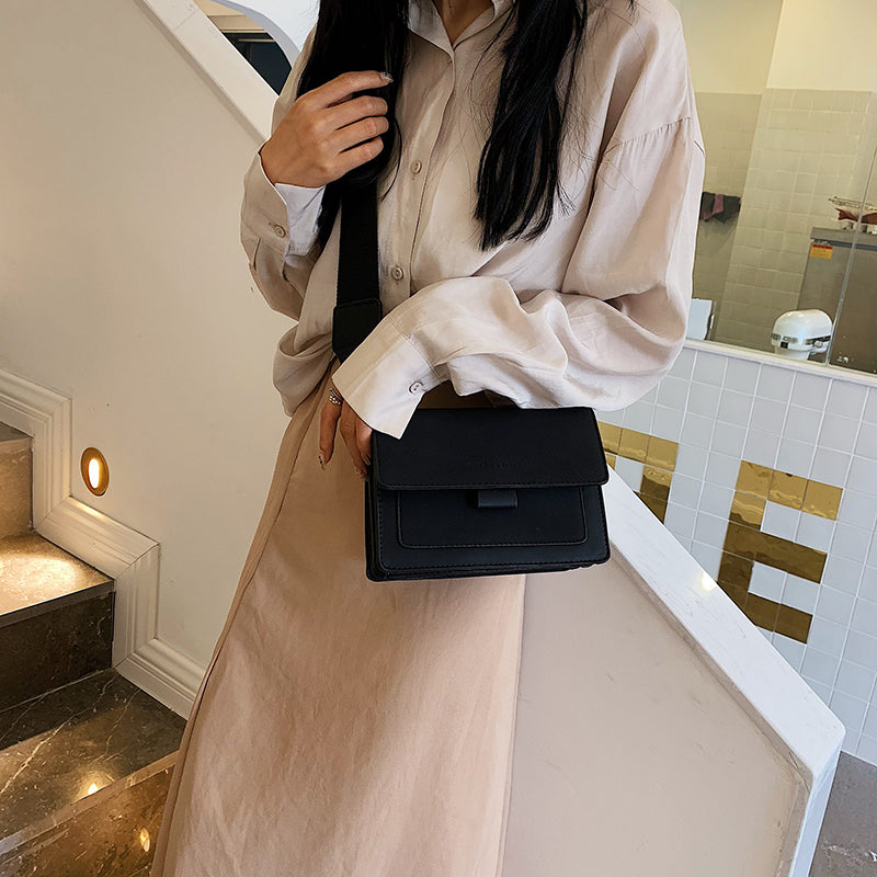 sac bandouliere noir porté