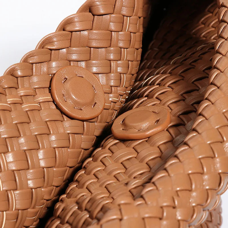 details du sac a main tressé