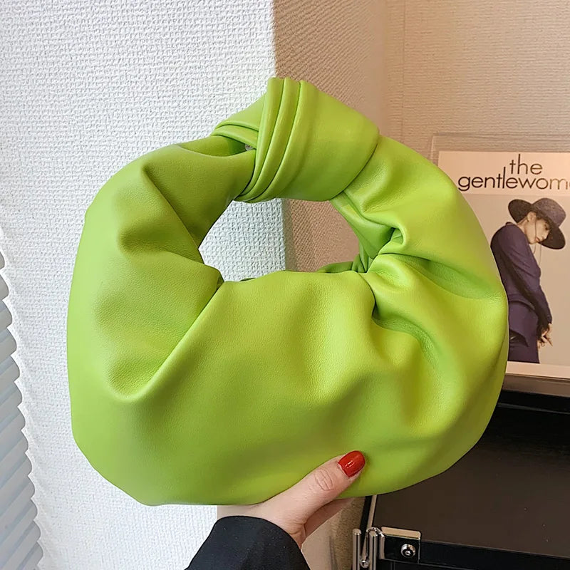 petit sac vert de forme arrondi