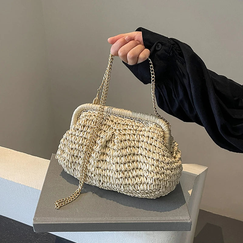 pochette en paille