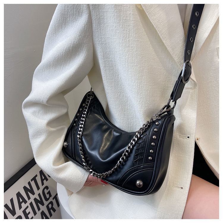 sac bandouliere cloute noir besace