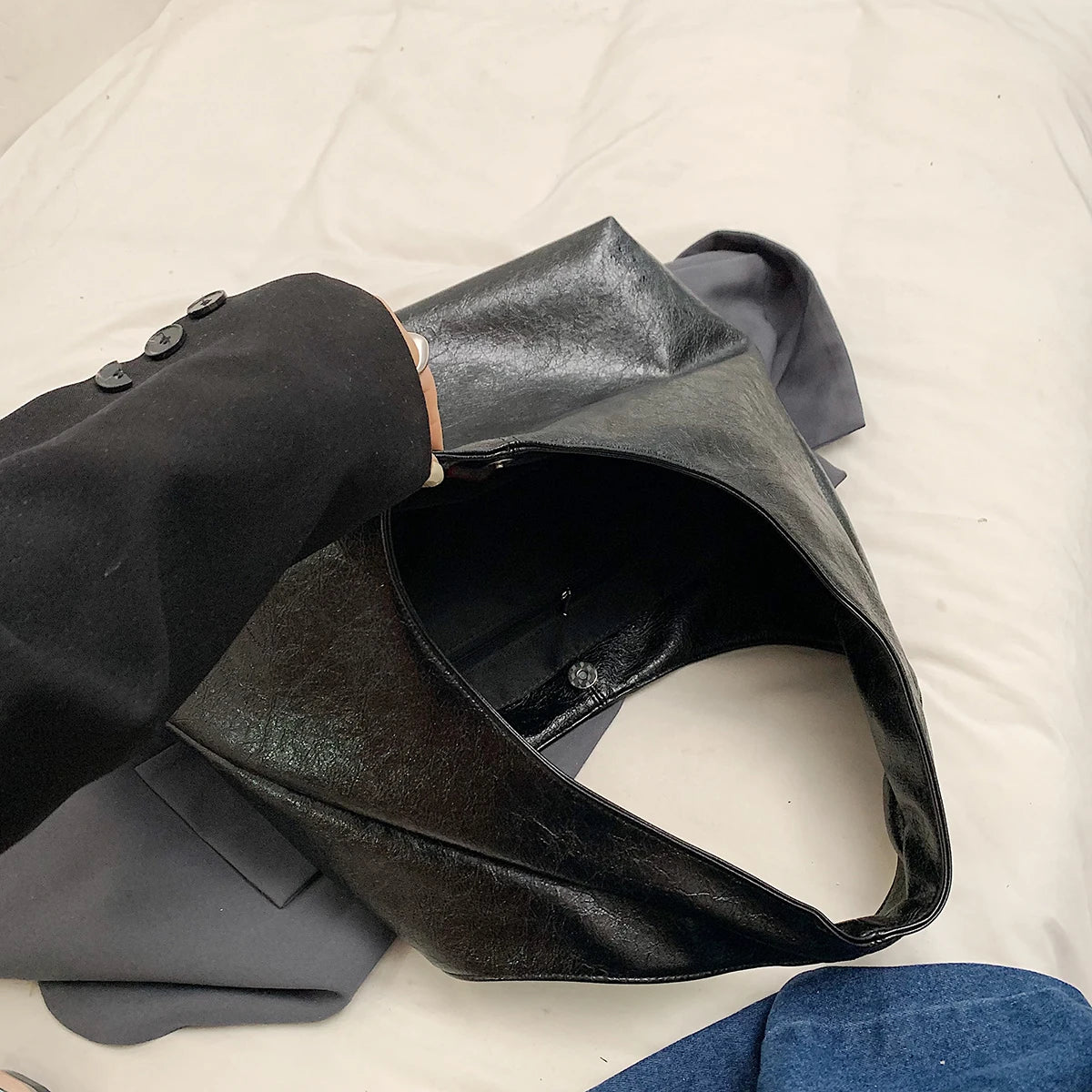 intérieur du sac a main porté épaule