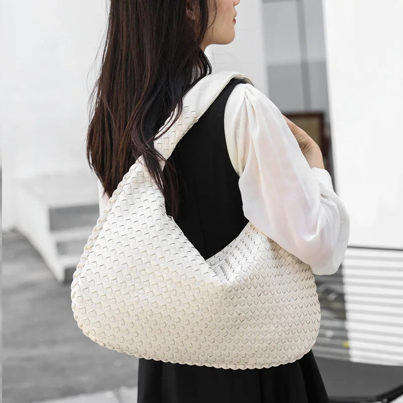 sac tressé blanc porté épaule