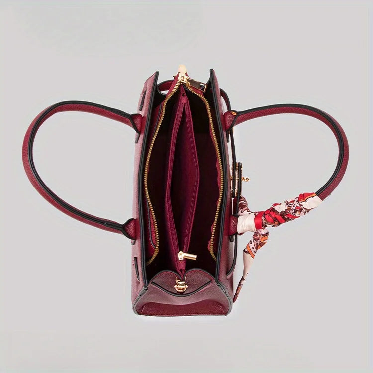 intérieur du sac à main rouge