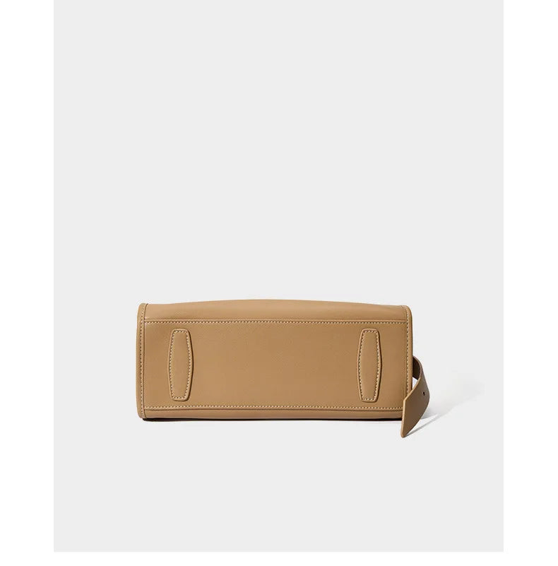 dessous du sac bandouliere cuir camel