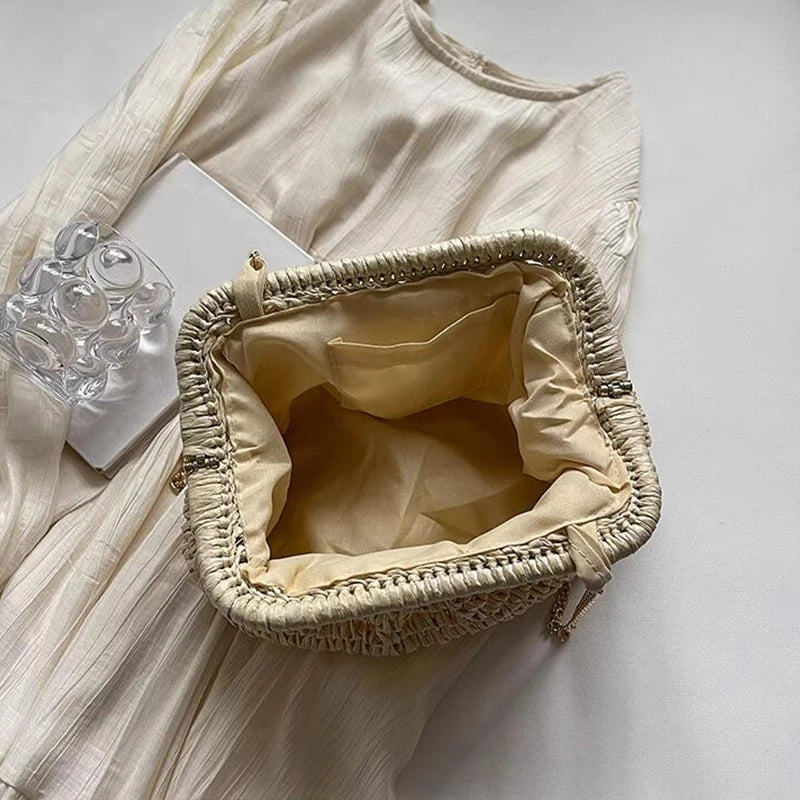 intérieur pochette en raffia