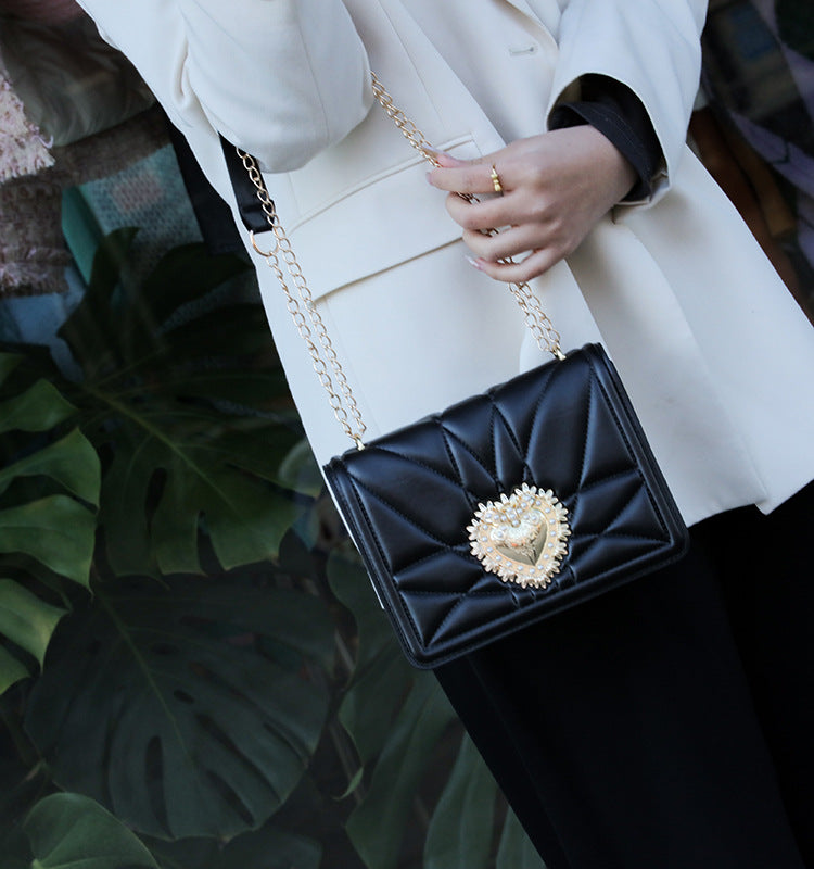 sac bandouliere avec chaine noir élégant