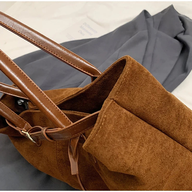 details dusac a main suedine