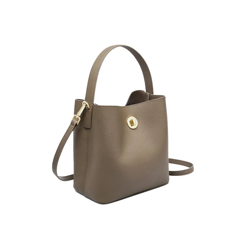 sac seau chic en cuir beige
