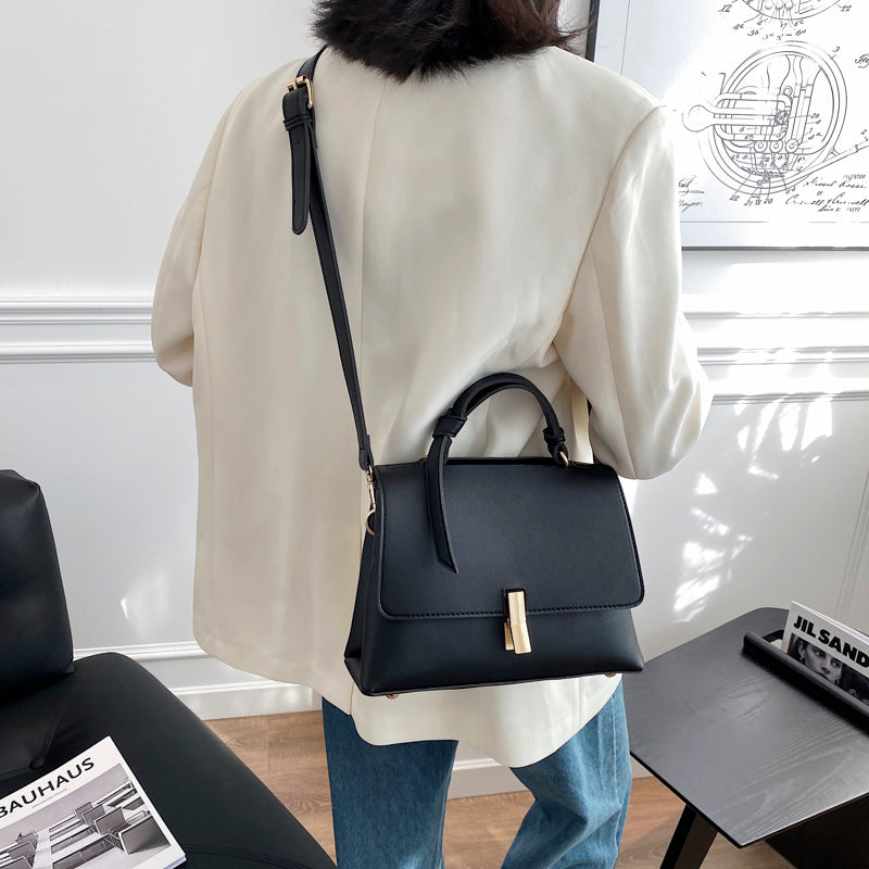 sac a main trapeze noir porte bandouliere