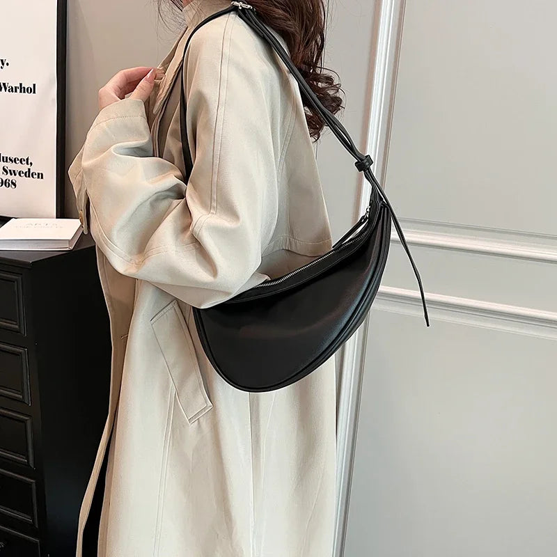 sac banane porté epaule noir