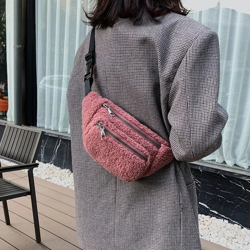 sac banane moumoute femme porté rose