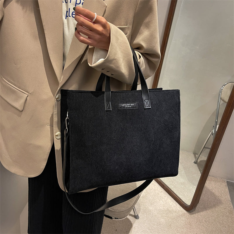 sac a main noir rigide elegant