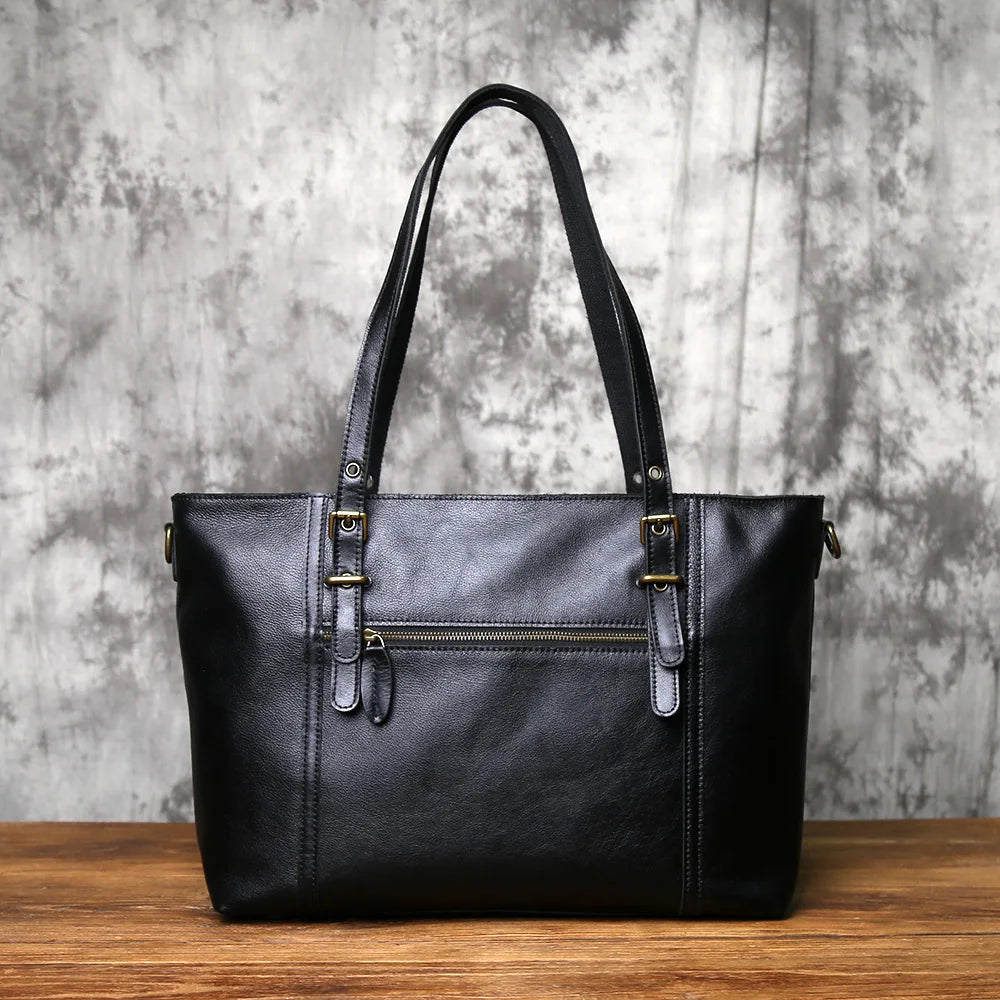 dos du sac en cuir pour ordinateur noir